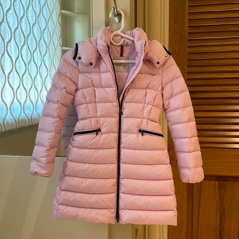 Moncler girl long puffer jacket in pink.
